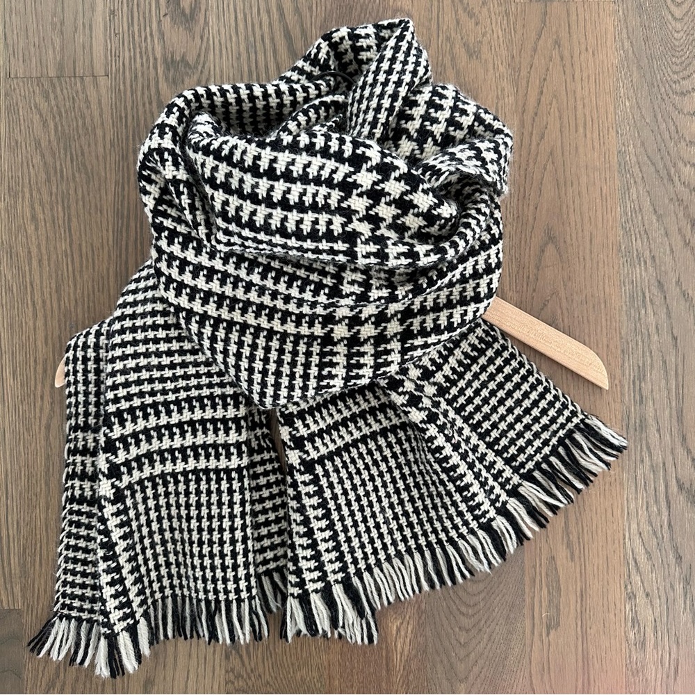 SOLD Anthropologie Vintage 100% Wool Houndstooth Woven Scarf in Black and Cream - Picture 6 of 7